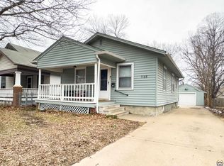 1164 SW Macvicar Ave, Topeka, KS 66604