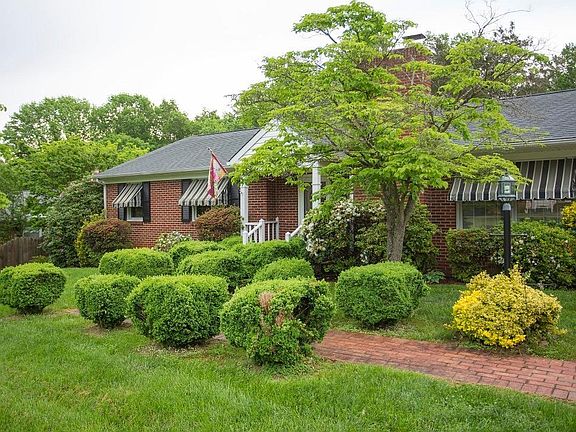 2nd image of 1414 Nelson Dr