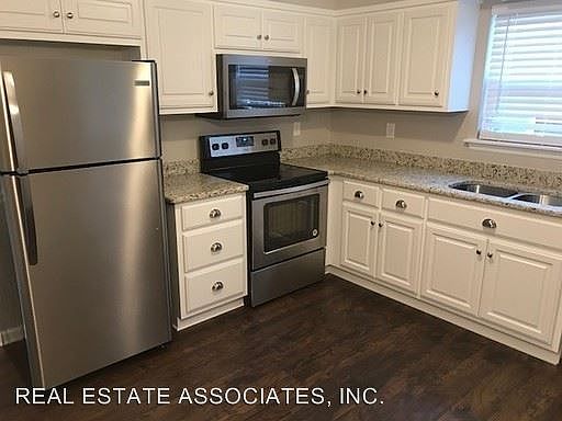 1st image of 208B Bridgefield Pl