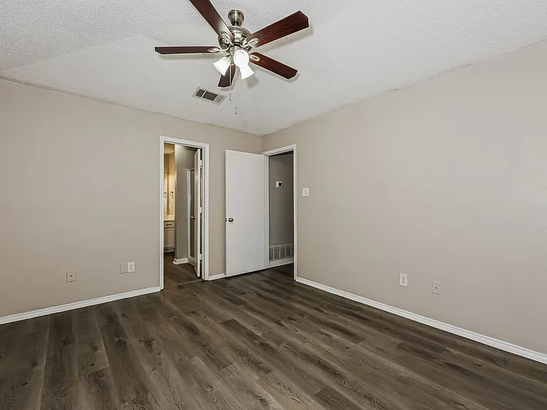 621 Hollyberry Dr — Photo 11