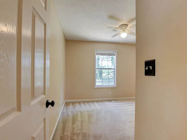 3729 Kendra Ct N — Photo 38