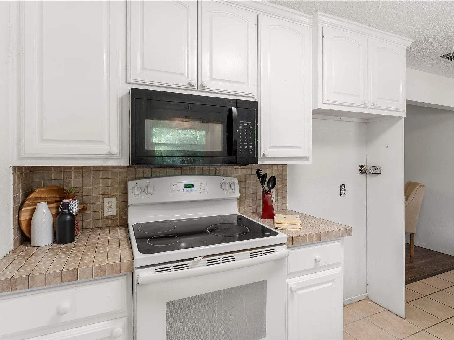 3 bed, 1314 sqft, $1,800 — Photo 4