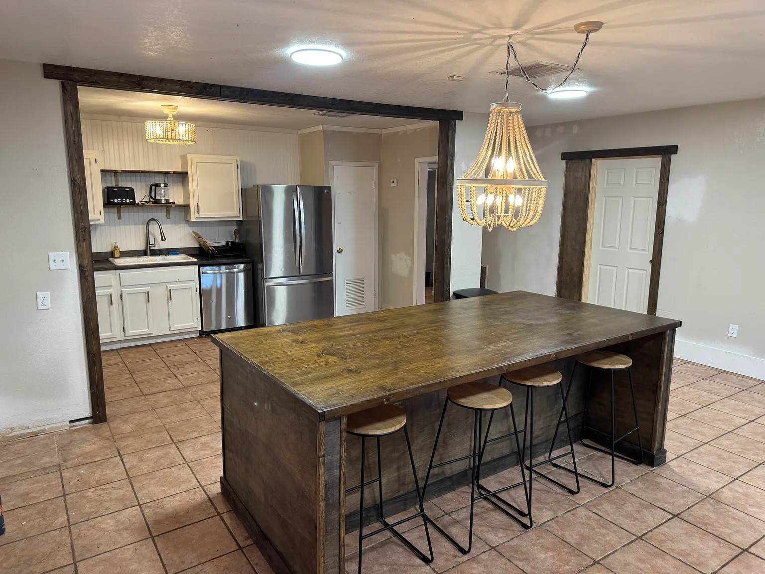 3 bed, 1.5 bath, 3000 sqft, $975 — Photo 4