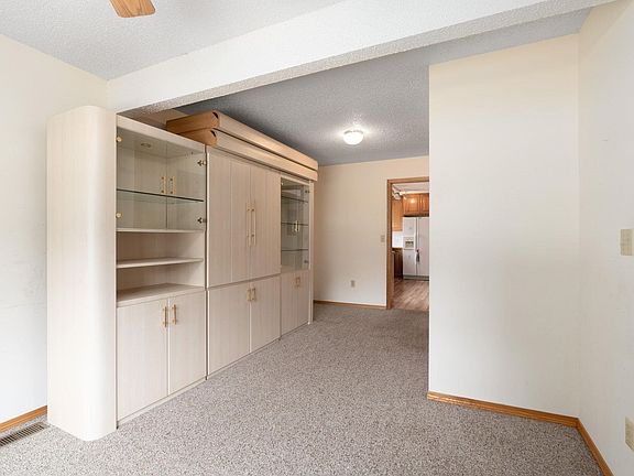3rd image of 2946 S Elizabeth Ave