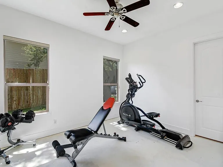 1006 Lipan Trl — Photo 15