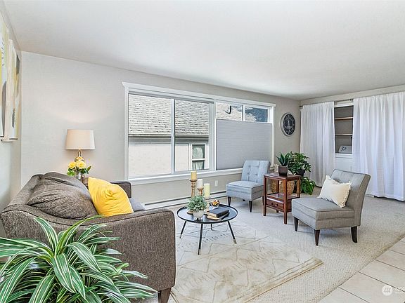 3rd image of 3209 Hoyt Avenue #301