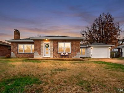 10033 Coventry Ln, Saint Louis, MO, 63123