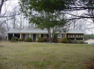 1963 E Pine St, Mount Airy, NC 27030