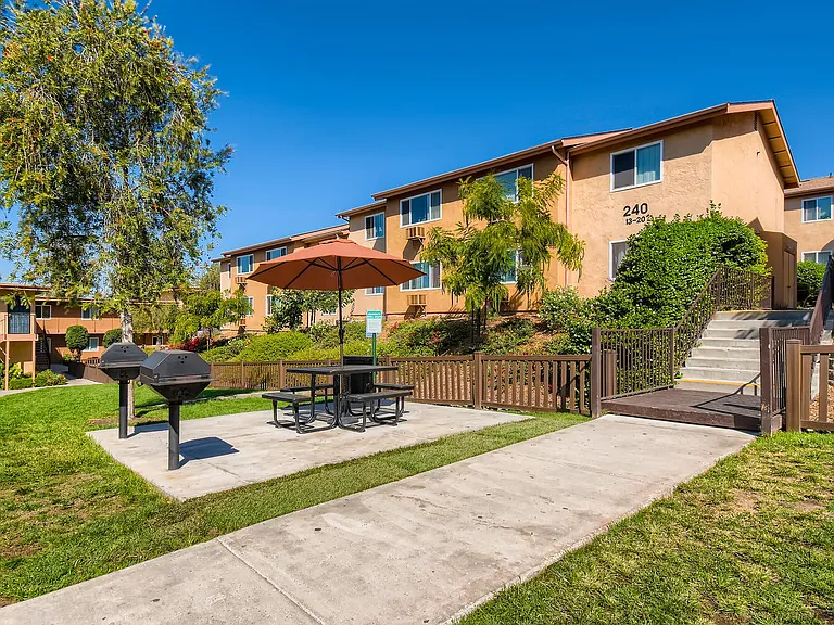 The Community BBQ Grills/Picnic Area at Vista Flores Apartments