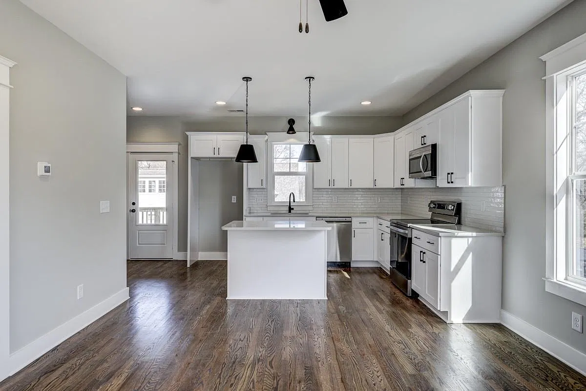 905 Curdwood Blvd — Photo 4