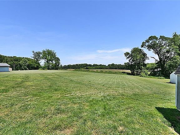 5th image of 3040 Hallmark Estates Dr