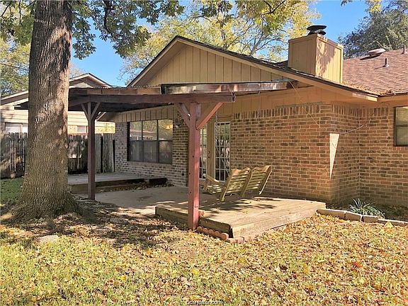 3rd image of 2707 Wilderness Dr N