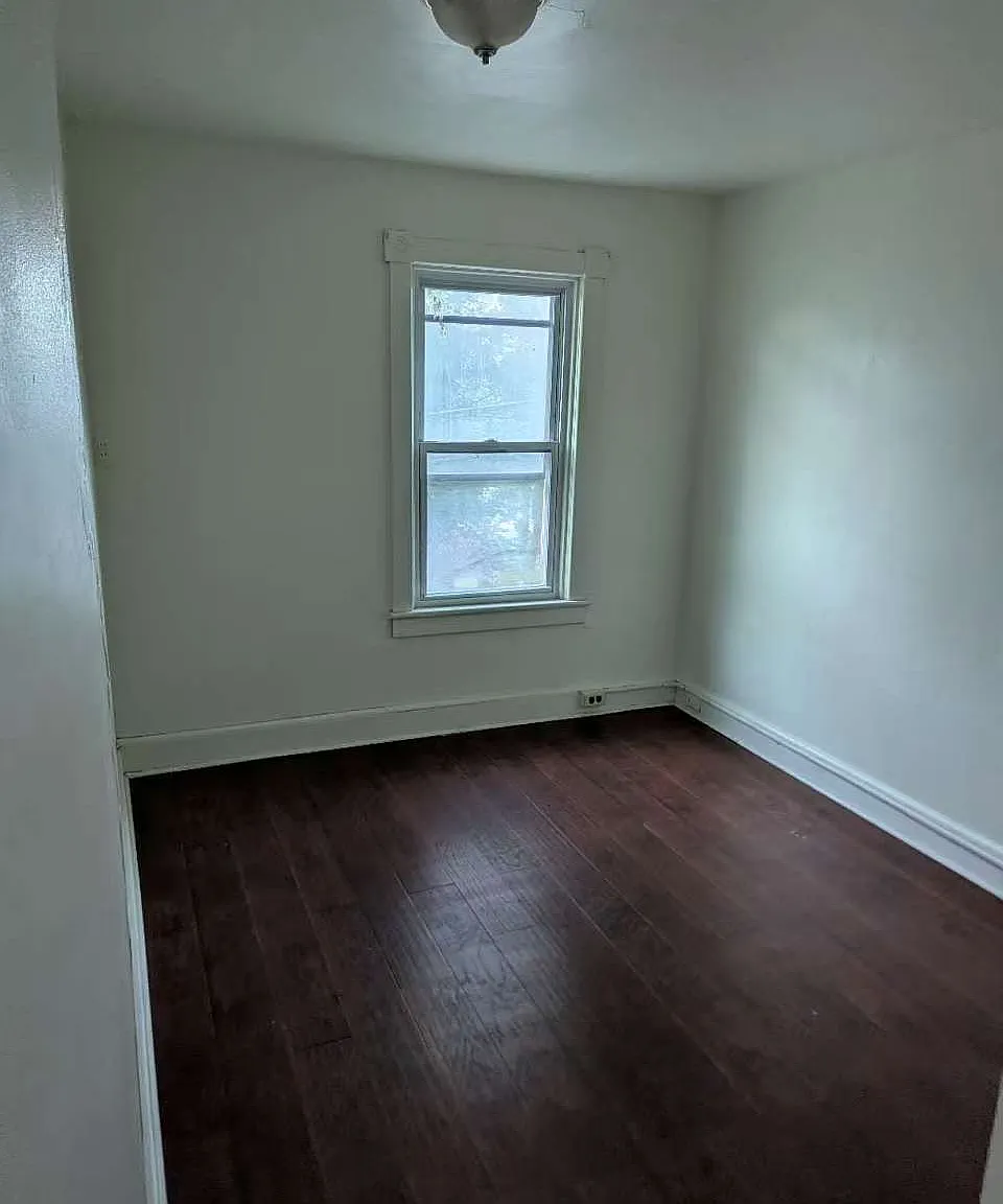 3 bed, $1,600 — Photo 2
