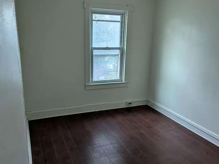 1174 Railroad St — Photo 2
