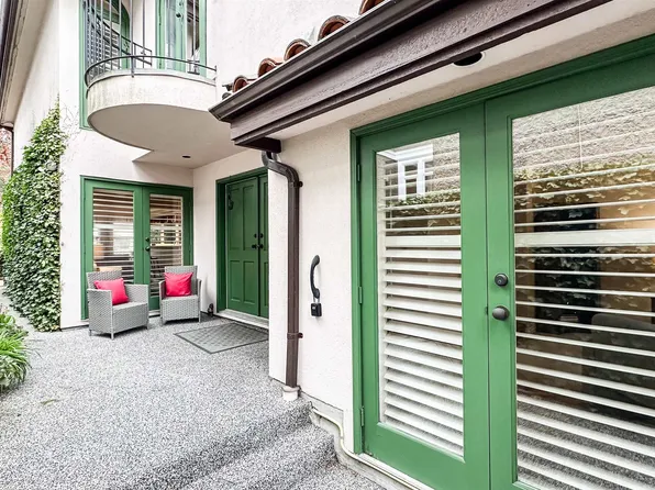 1737 W 16th Ave, Vancouver, BC V6J 2L9