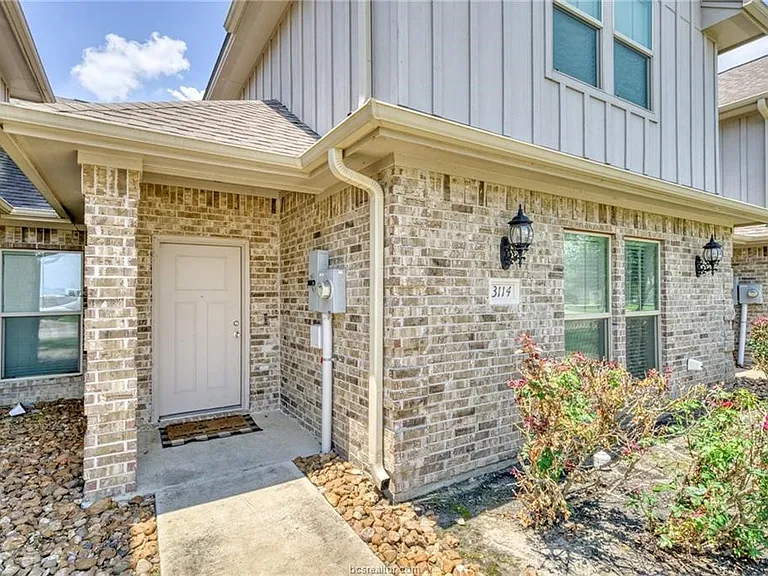 3114 Claremont Dr — Photo 4