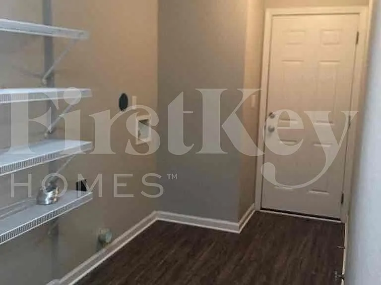 1777 Whatling St — Photo 4