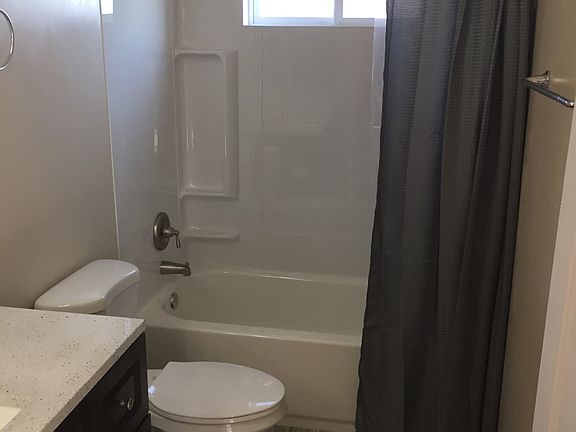 4th image of 4425 Winona Ave