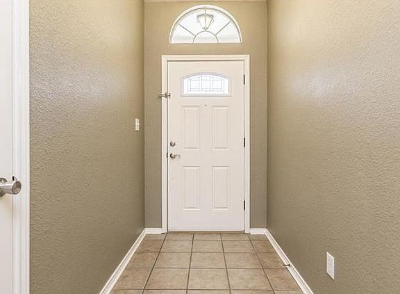 4th image of 1365 Woodlands Dr