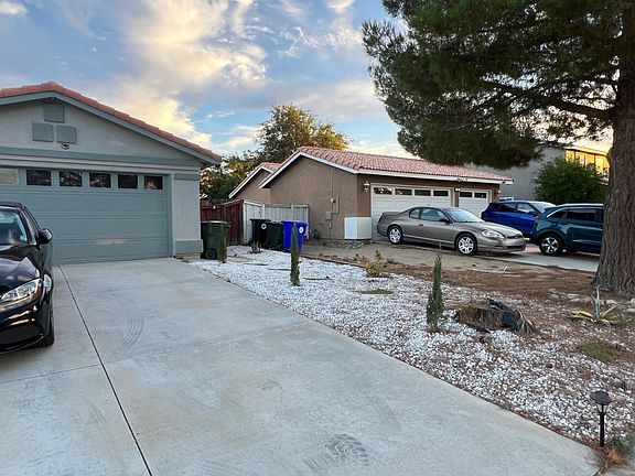 3rd image of 10829 Begonia St
