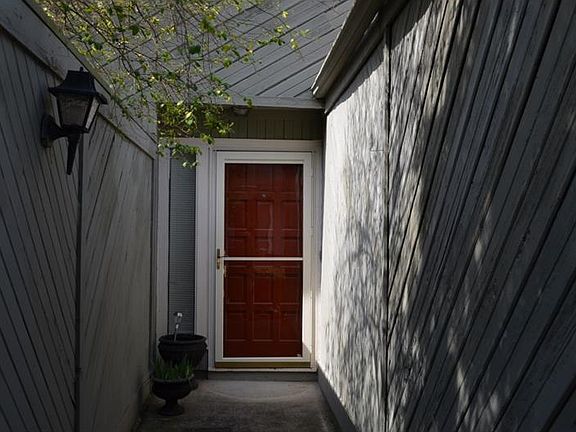 2nd image of 849 Lake Hollow Blvd SW