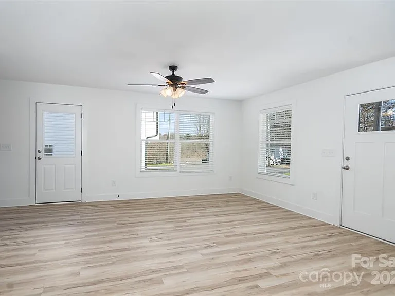 259 Patterson Ave SE — Photo 2