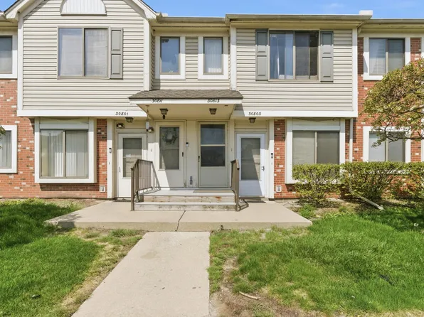 30813 Hidden Pines Ln, Roseville, MI 48066