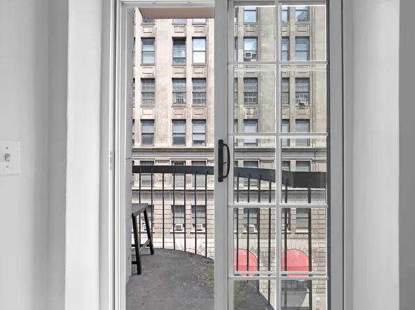 88 Fulton Street 319 image 9 of 10
