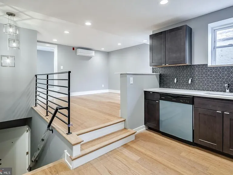 1530 Christian St #3 — Photo 9