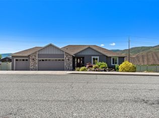 955 Ridge Crest Dr, Wenatchee, WA 98801