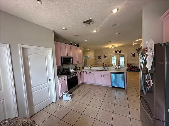 4th image of 2721 Athens Dr
