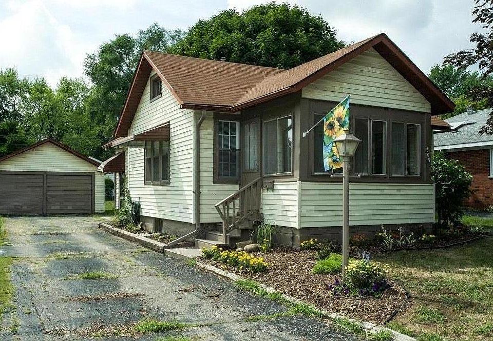 1st image of 609 Karmada St