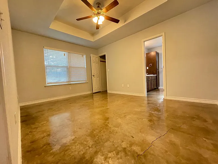 915 Rebecca Ln — Photo 13