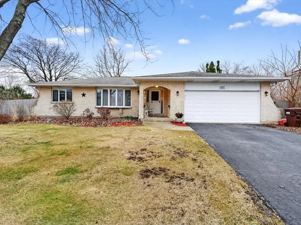 938 Duvall Dr, Woodstock, IL 60098