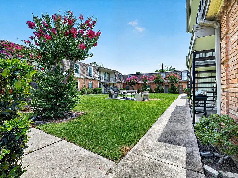 1220 Shadowdale Dr #6 — Photo 33