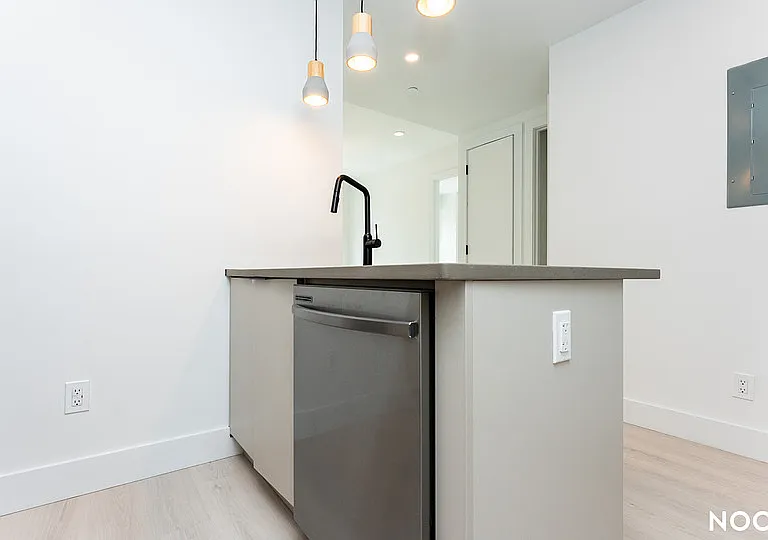 344 Lorimer St #4A — Photo 7