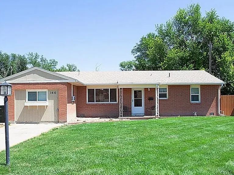 1416 Adams Cir — Photo 1