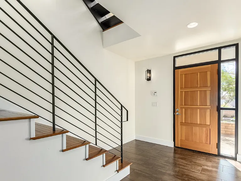 1300 W 5th St #1005 — Photo 2