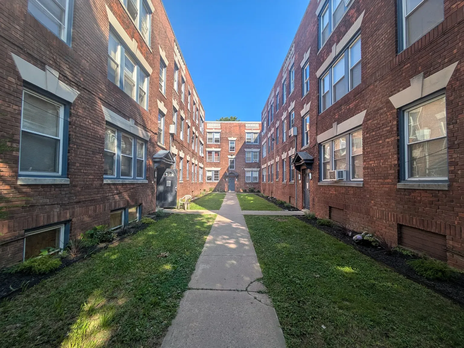 1 bed, $1,400 — Photo 2