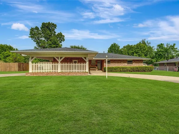 116 Rogers Circle Dr, Springdale, AR 72764