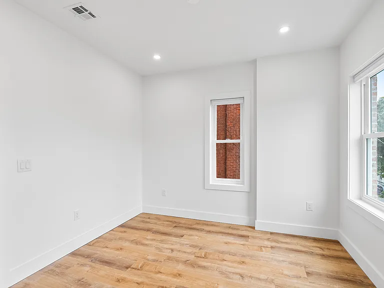 442 W Queen Ln #2 — Photo 17