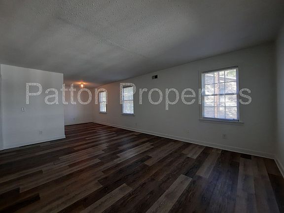 4th image of 508 Deerwood St #524