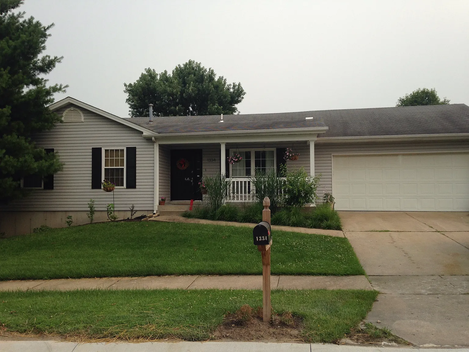 1334 Manuka Dr photo 1