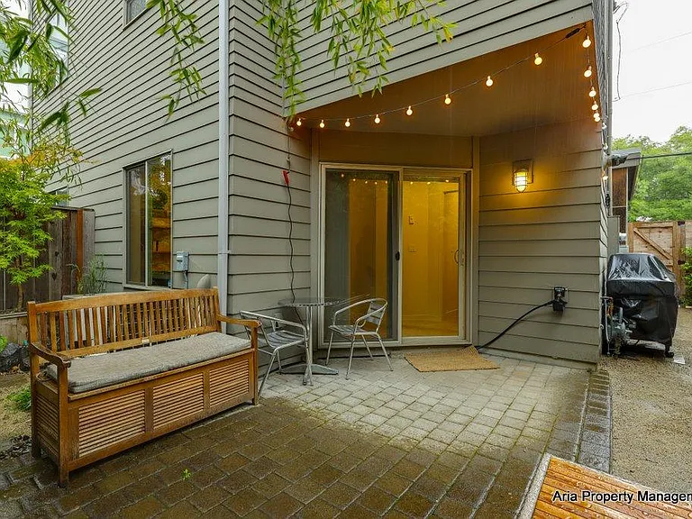 163 SE 13th Ave — Photo 26
