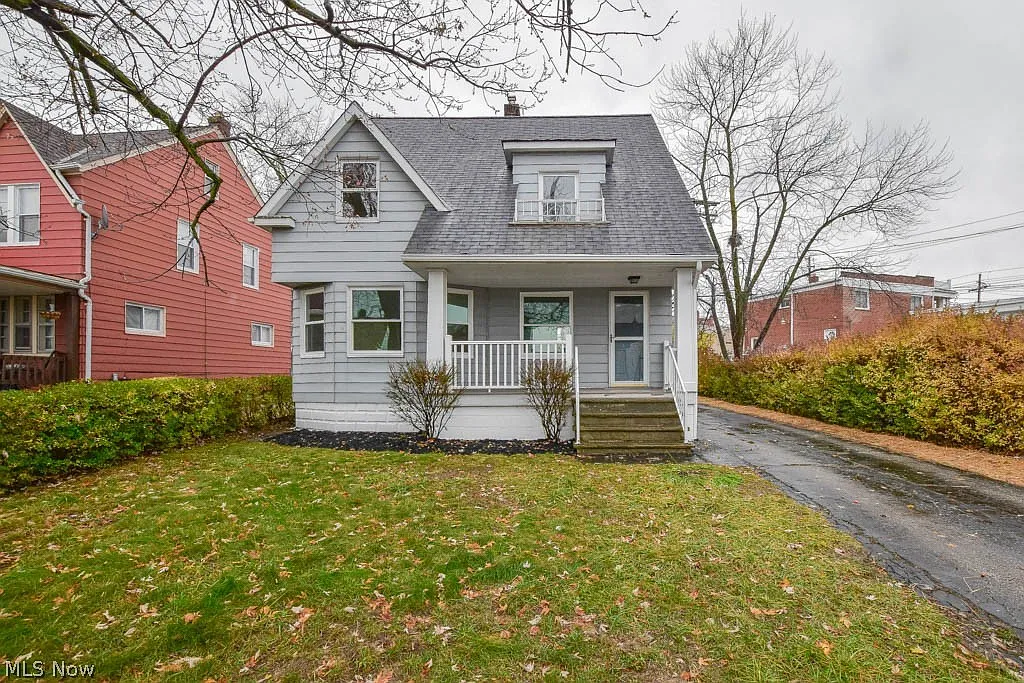 10614 Vernon Ave photo 1