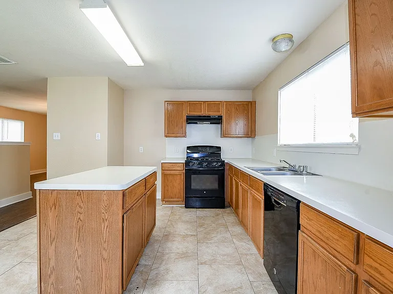 5830 Silver Oak — Photo 13