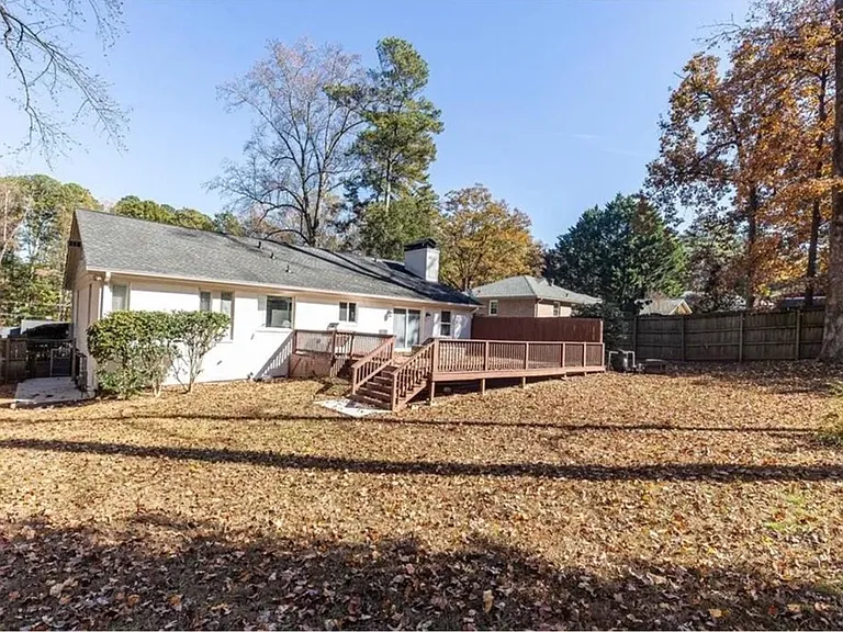 2580 Hawthorne Dr — Photo 20