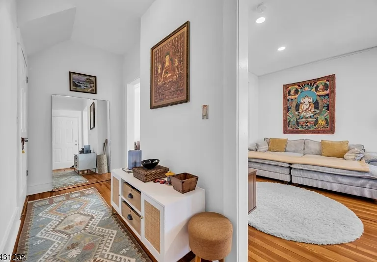10 Vermont St — Photo 3