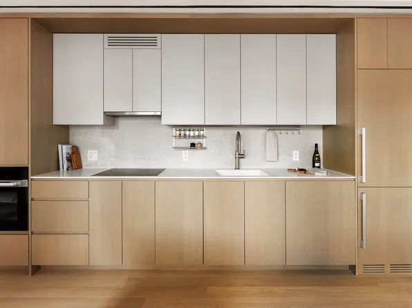428 West 19th Street 3D image 3 of 14