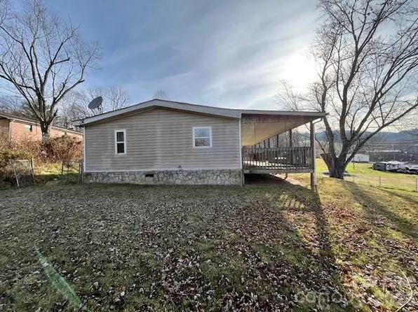 97 Oakland Dr, Burnsville, NC 28714